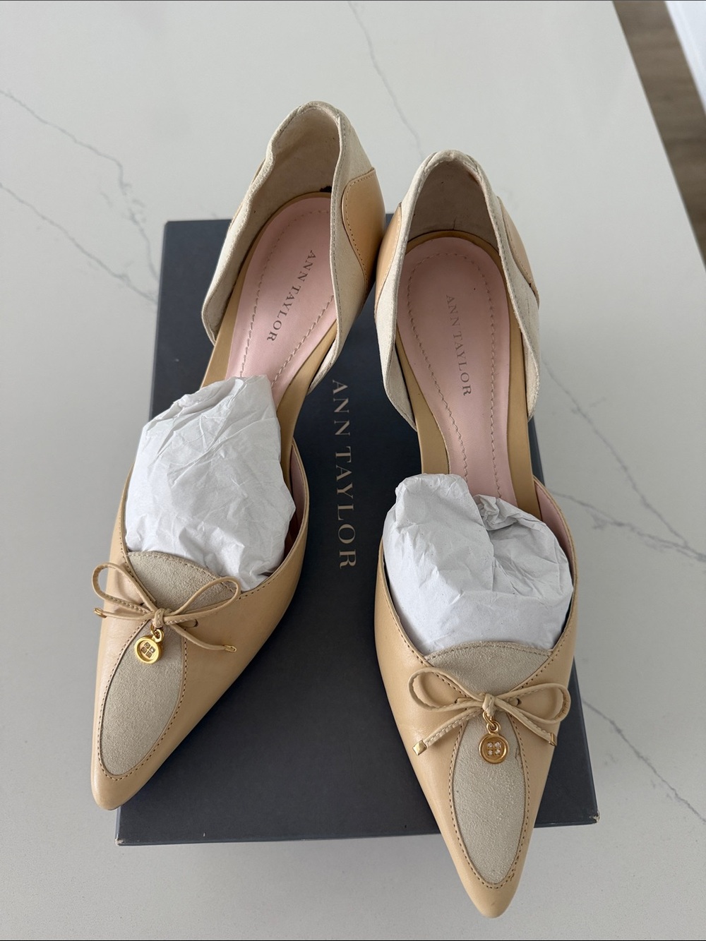 Ann Taylor Bella Wheat Suede/Leather Pointed-Toe, Kitten Heels in Size 6 1/2 M - Picture 2 of 10